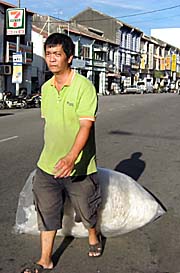 'Removing Waste in Penang' by Asienreisender